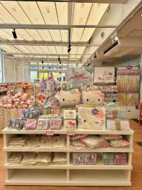 大阪這間 Hello Kitty 專賣店，簡直是粉紅控天堂💖