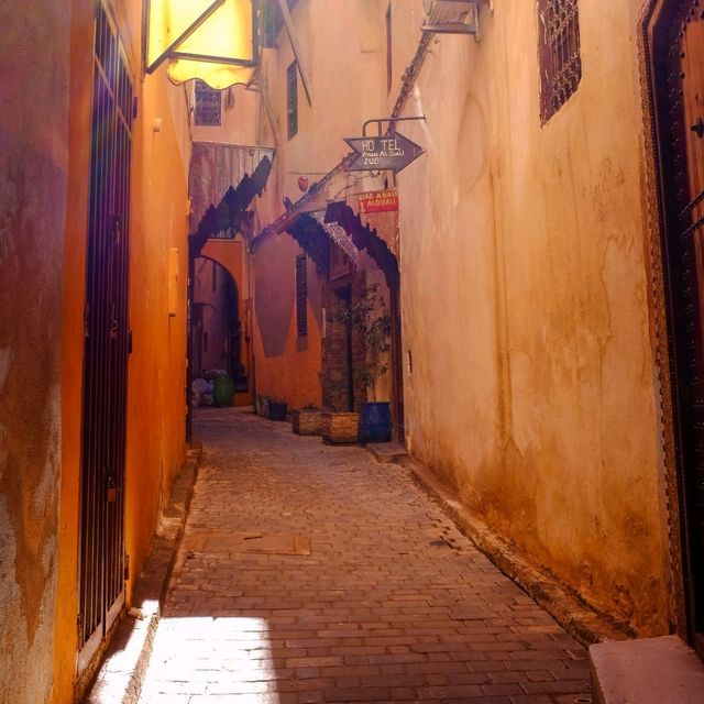 🌿 Fes in a Weekend – A Timeless Journey Through Alleys and Markets 🌿 Fes in a Weekend – A Timeless Journey Through Alleys and Markets
