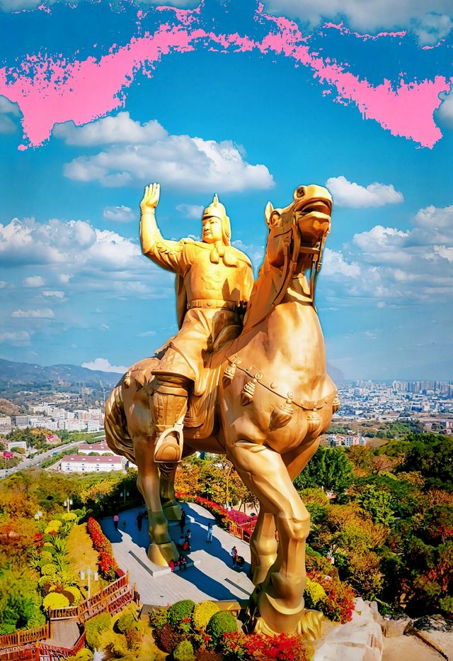 登頂亞洲最大騎馬雕像！