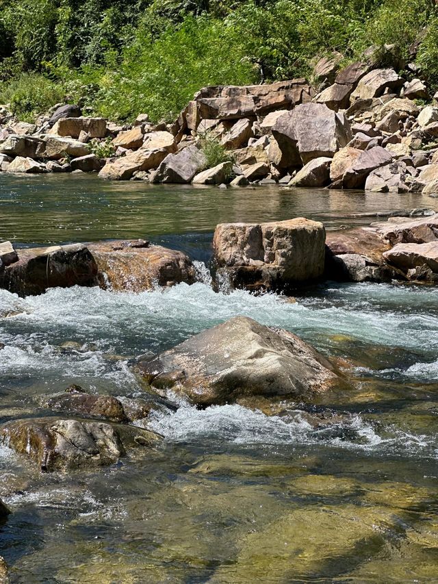 韶關必背瑤寨｜碧水青山映瑤寨 長鼓舞韻醉遊人