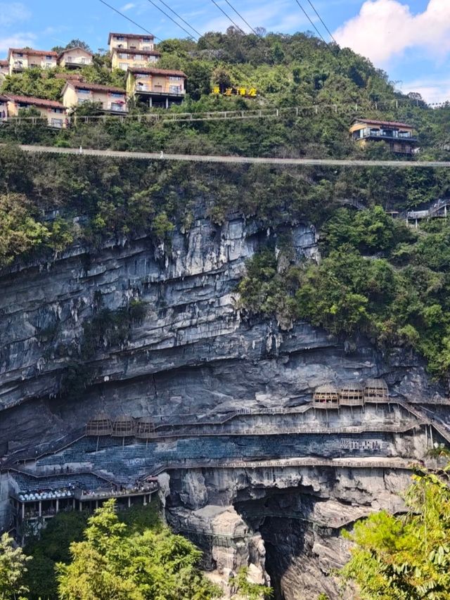 在326米深坑邊喝咖啡是種什麼體驗? 在326米深坑邊喝咖啡是種什麼體驗?