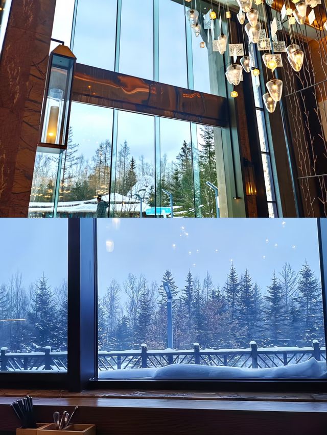 吉林長白山雪山腳下的雪景溫泉酒店