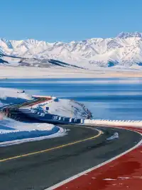 救命！新疆賽里木湖冬日美到失語 藍冰