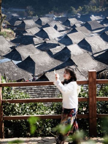 I got impatient with the crowds at Jingmai Mountain, so I went to a few quieter corners!