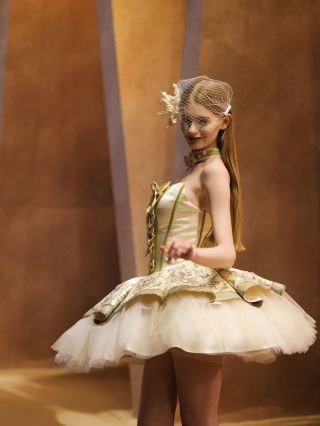 A brand new fashion show experience in Kunming! "Manxu: A Rendezvous Without Flowers"