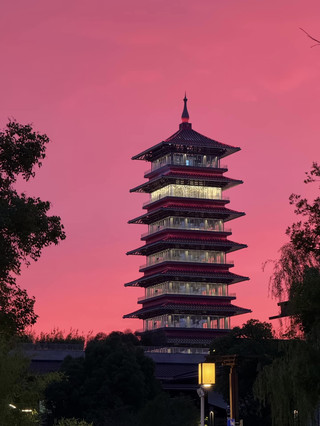 揚州，一座溫柔到骨子裡的城市，走在這裡的每一步都像是在讀一首詩。  和頤體驗店 地址：皮坊街3號