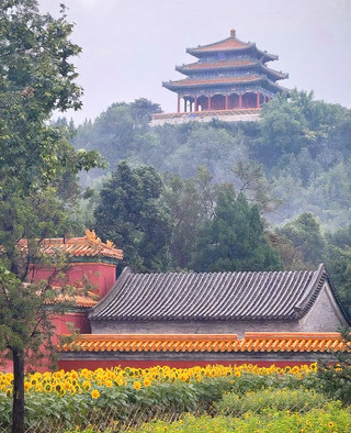 我看了線上的景山公園指南，差點因此錯過它。