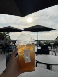 "Hidden Lab" คาเฟ่(ไม่)ลับ ริมหาดบางแสน