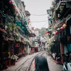 Hanoi’s Train Street, Vietnam 🇻🇳 