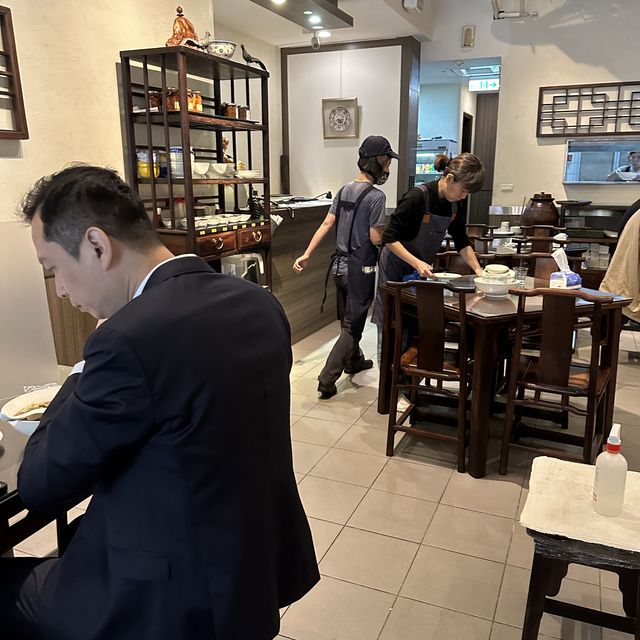 台灣｜台北 濃郁雞湯底牛肉麵！