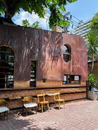 ร้านกาแฟสไตล์วินเทจใจกลางเอกมัย