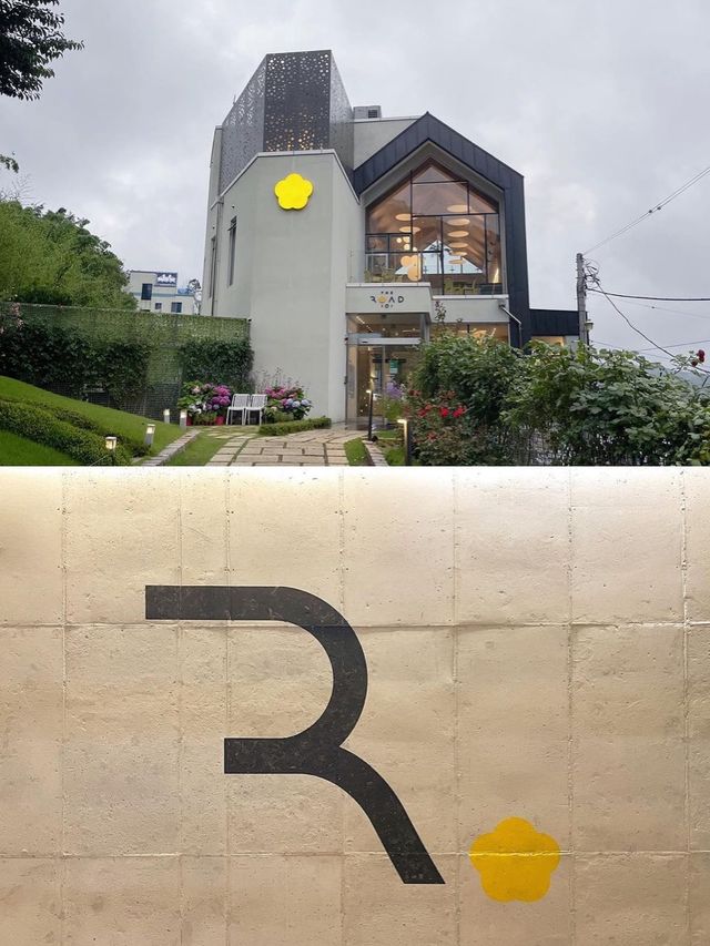 끝없이 펼쳐진 오션뷰가 보이는 통창 카페♥️