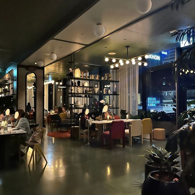 The Parlor  บาร์ลับหลัง Lobby โรงแรม the standard