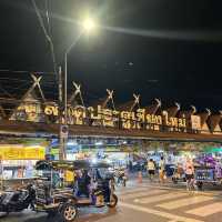 หาของกินที่ตลาดประตูเชียงใหม่