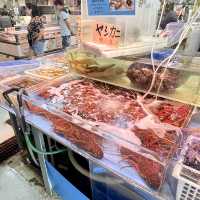 泊港漁市場-沖繩那霸市內最具人氣漁市場，海鮮價廉物美又新鮮