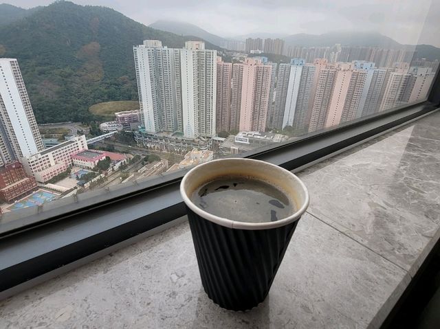 【居高臨下】九龍東皇冠假日酒店：將軍澳夜景縈繞 繁華交相輝映