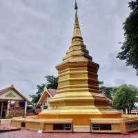 Wat Phra That Doi Chom Thong