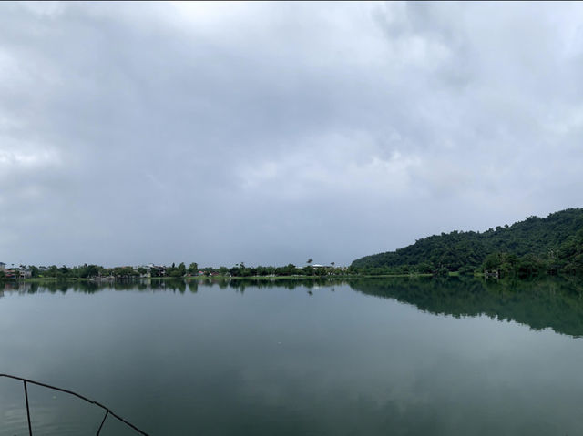🌸 宜蘭梅花湖：天然美景，湖光山色的絕美仙境！🏞️🌸