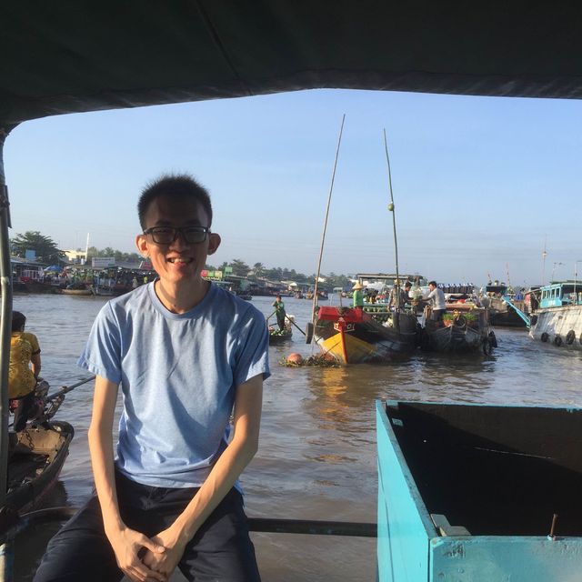 Floating market in Vietnam 🇻🇳 