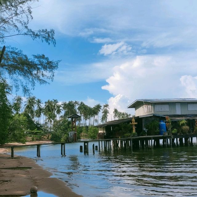 ลานกลางเต็นท์ @ น้ำตกธารมะยม เกาะช้าง