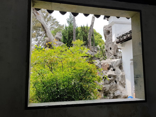 Lion Grove Garden