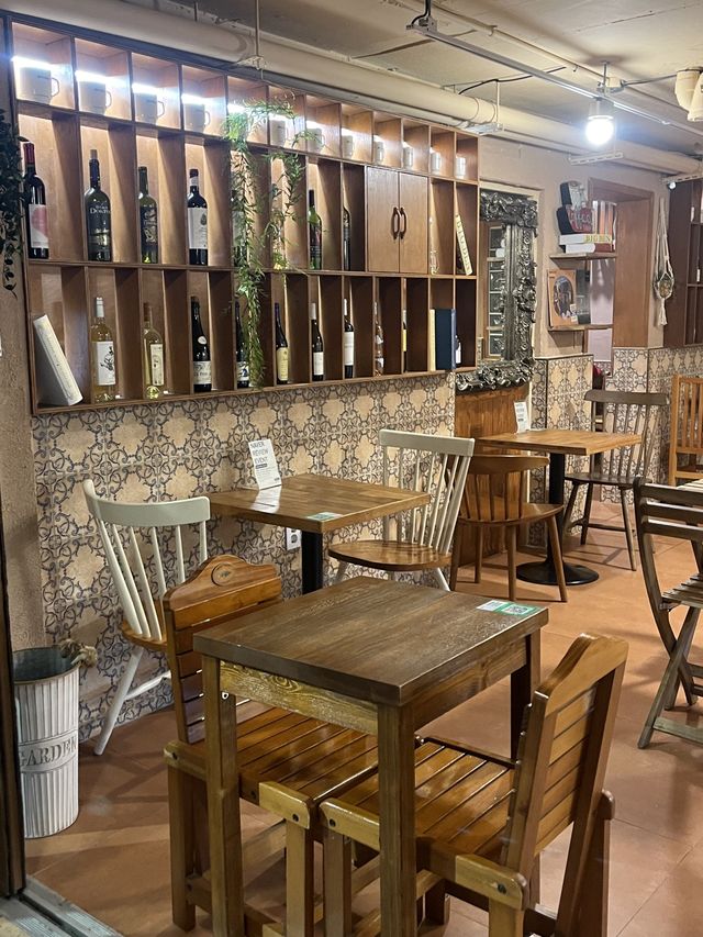 서울 홍대 거리 속 유럽풍 테라스 카페 조블라☕️