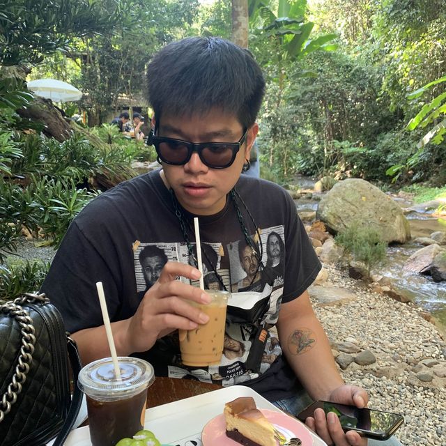 เที่ยวร้านกาแฟแม่กำปอง