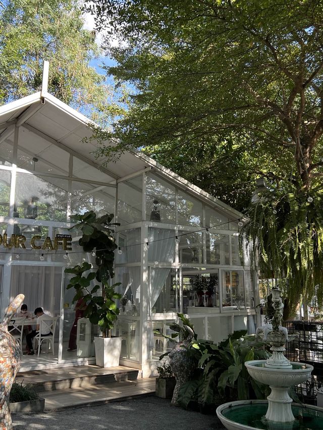 คาเฟ่บ้านเหลืองสไตล์ยุโรป มาเชียงใหม่ต้องแวะ