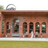 Koffe.Coffeebar  คาเฟ่สไตล์โมเดิร์นอังกฤษ