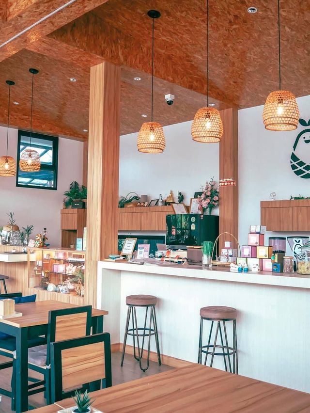 ‘dee café & bistro‘ คาเฟ่สไตล์ประยุกต์