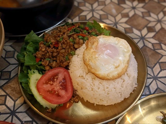 別緻工業風餐廳，正宗泰國美食