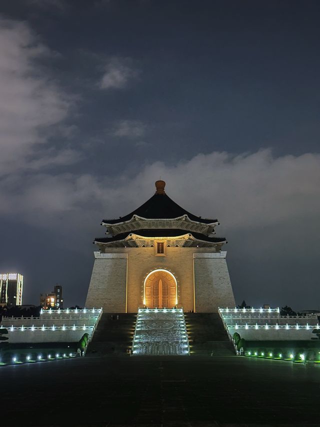 《台北》體驗中式建築之美 徜遊音樂和戲劇的夜晚-國家戲劇院
