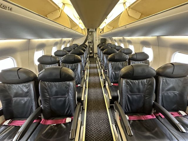 福岡空港→高知(龍馬)空港へ。JAL『エンブラエル』で高知へ飛ぶ。