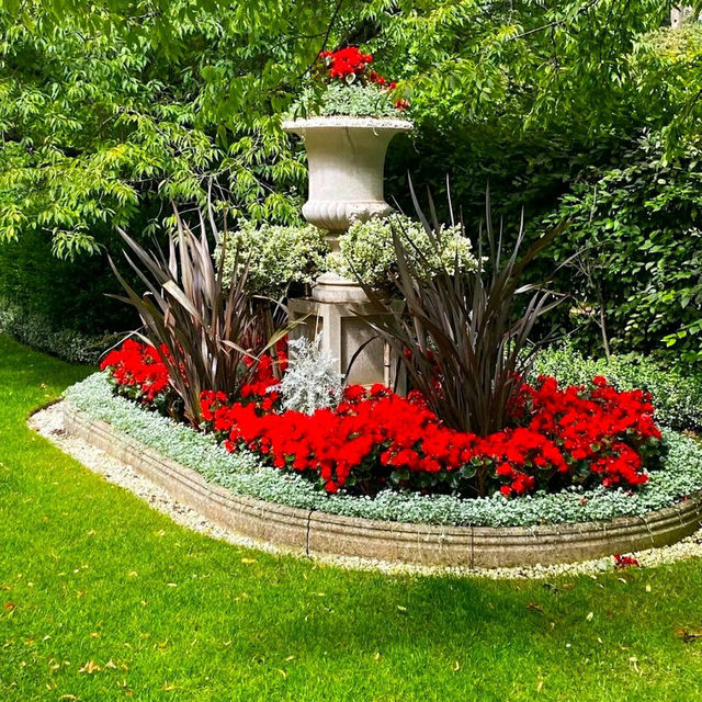 EXCEPTIONALLY GORGEOUS PARK IN THE MIDDLE OF LONDON!