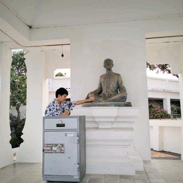 เขาช่องกระจก  วัดธรรมิการาม 