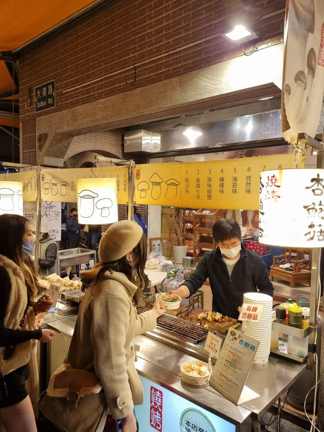 Be spoilt for choice at Shilin Night Market