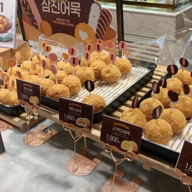 明洞：購物美食狂歡的天堂！🛍️💃