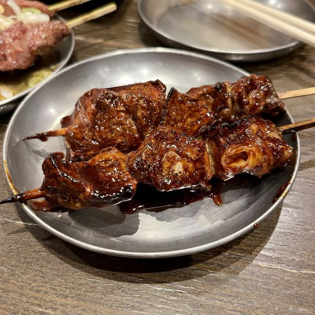 【神戸・三宮】希少部位の絶品焼きとんが1本120円「四文屋 三宮2号店」