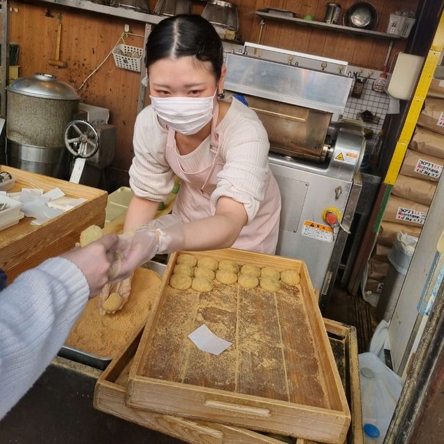 Must Try Handmade Nakatanidou Mochi