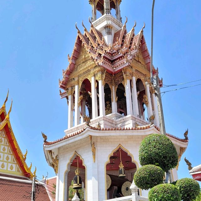 วัดชนะสงคราม  (อยากชนะ ฝ่าฟันอุปสรรคผ่านไปด้วยดี)