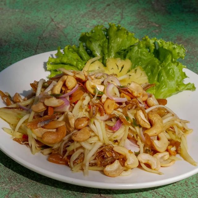 ร้านลับๆ ริมทะเล ที่คนภูเก็ตรู้จักกันดี 