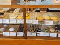 คาเฟ่อบอุ่น โดนัทอร่อย ในตัวเมืองกาญ