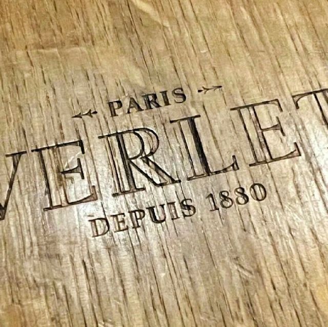 COZY CAFÉ FOR COFFEE ENTHUSIAST IN PARIS!