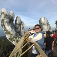 สะพานบนมือยักษ์ Golden Bridge