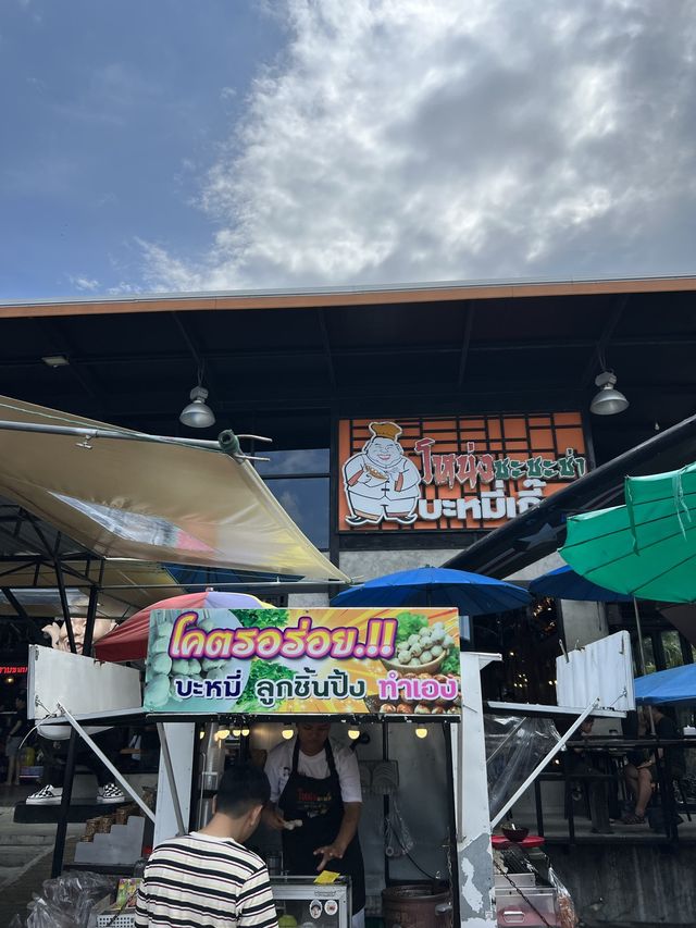 ร้านบะหมี่ร้านดังย่านนครนายก โดยโหน่ง ชะชะช่า