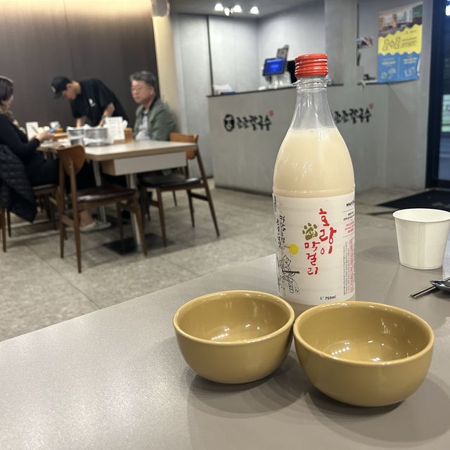 市庁駅にオープンした大邱で人気なカルグクス屋