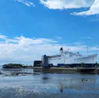 Staying in a ship out off water 