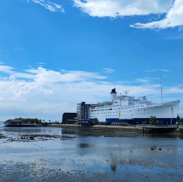 Staying in a ship out off water 