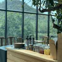Kratom Intha คาเฟ่ริมทะเลสาบวิวหลักล้าน 🫧🌊☕️