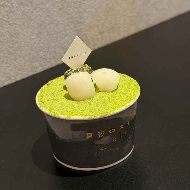 「國際通真夜中甜品店，抹茶雪糕清涼適合路過」